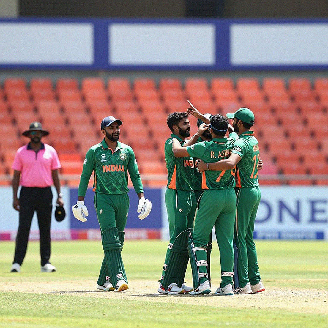 রাওয়ালপিন্ডির খালি কলাম: ৩৭ রানের জয়ে পাকিস্তানের ৩০৫ একটি উদ্ধার, কোনো ব্যবস্থা নয়